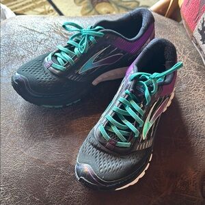Brooks Black and Purple Athletic Shoes with Cushioned Midsole